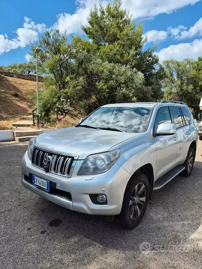 Usata Toyota Land Cruiser 190 CV (139 kW) 2012 Grigio Station wagon