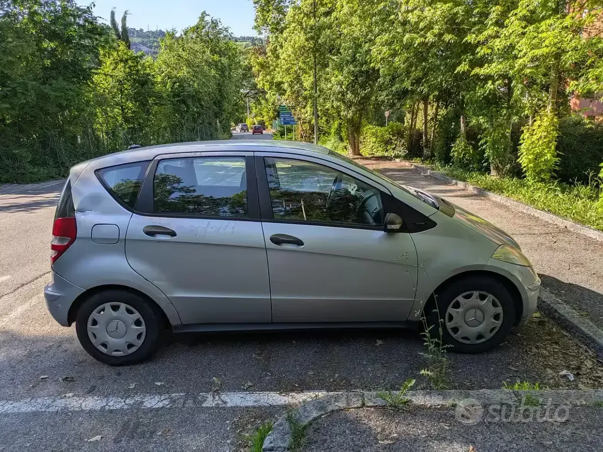 Usata Mercedes A200 109 CV (80 kW) 2008 Grigio Berlina
