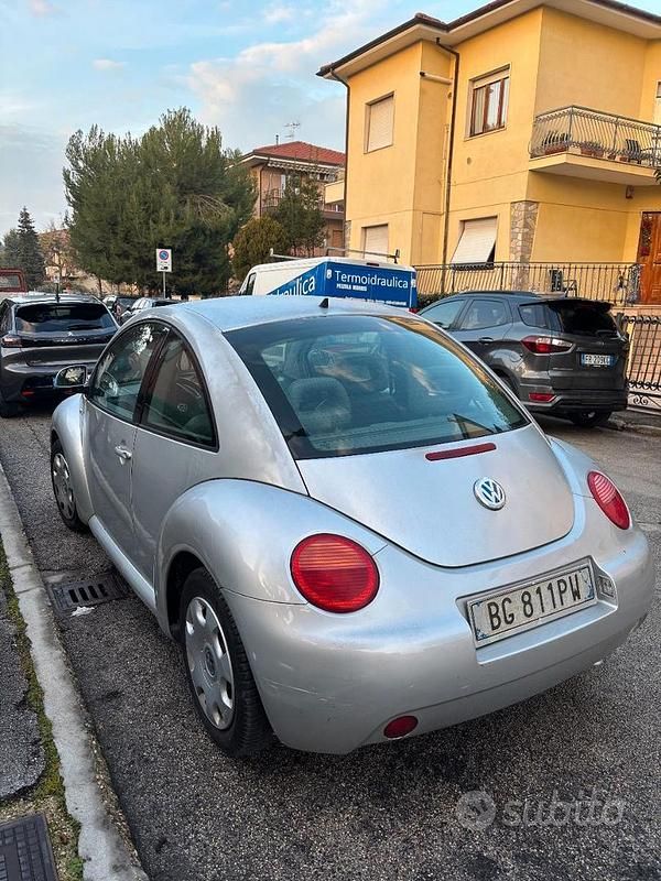 Usata VW New Beetle 90 CV (66 kW) 2000 Grigio Utilitaria