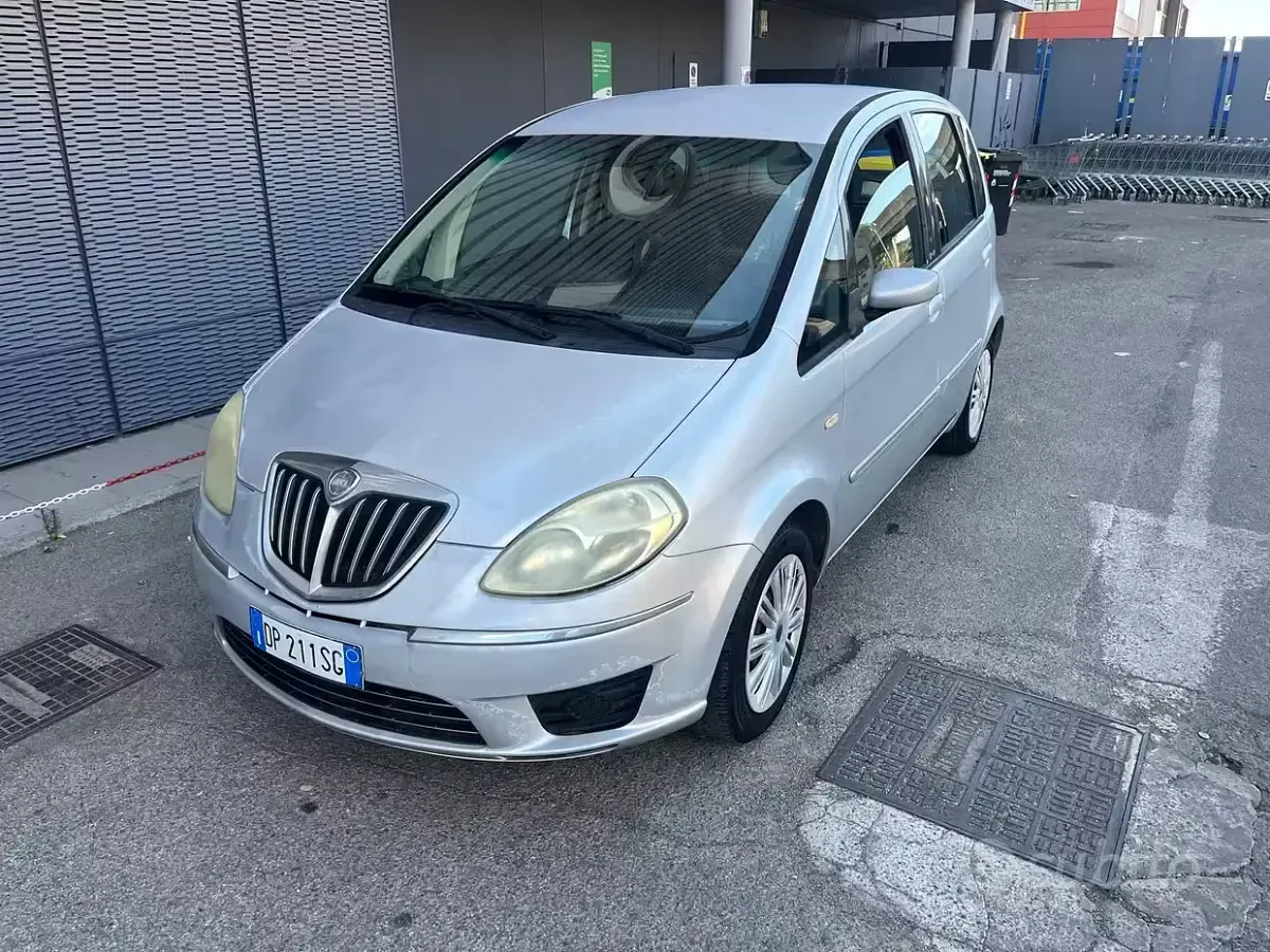 Usata Lancia Musa 77 CV (56 kW) 2008 Grigio Monovolume