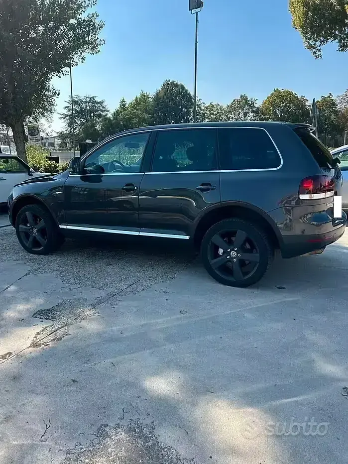 Usata VW Touareg 240 CV (176 kW) 2007 Nero SUV