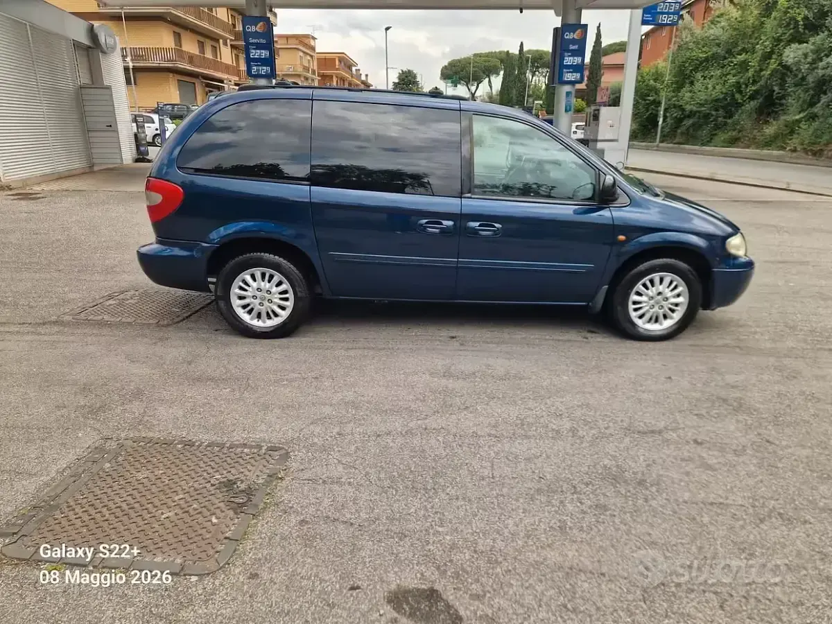 Usata Chrysler Voyager 150 CV (110 kW) 2005 Blu Monovolume
