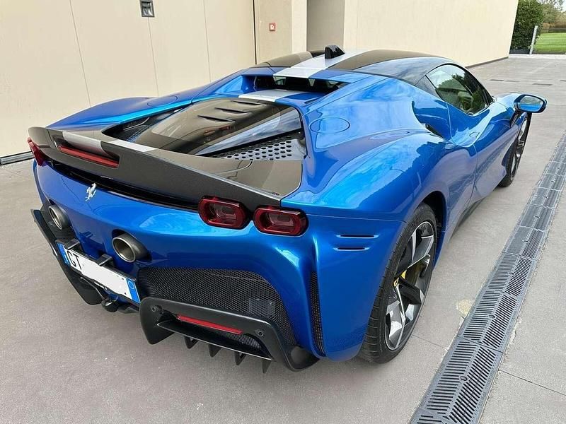 Usata Ferrari SF90 999 CV (734 kW) 2024 Blu/azzurro