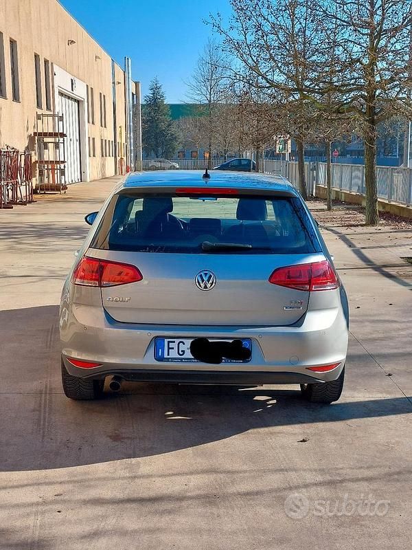 Usata VW Golf VII Highline 110 CV (80 kW) 2016 Berlina