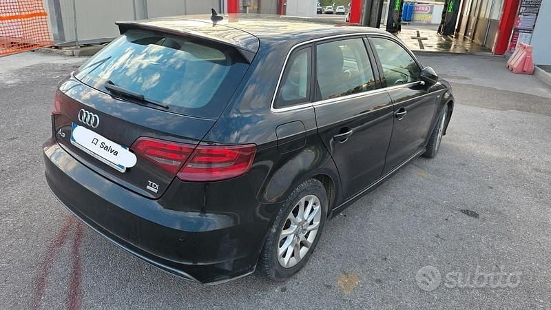Nero Usata 2015 Audi A3 Tre volumi | 8500 € (Super prezzo) - Immagine 1/4