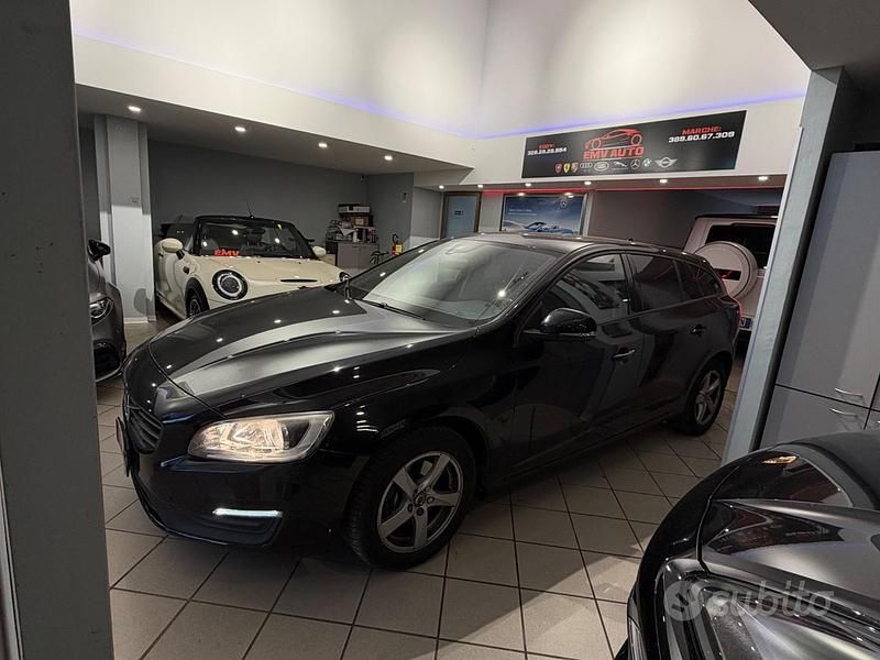 Usata Volvo V60 Summum 150 CV (110 kW) 2016 Nero Station wagon