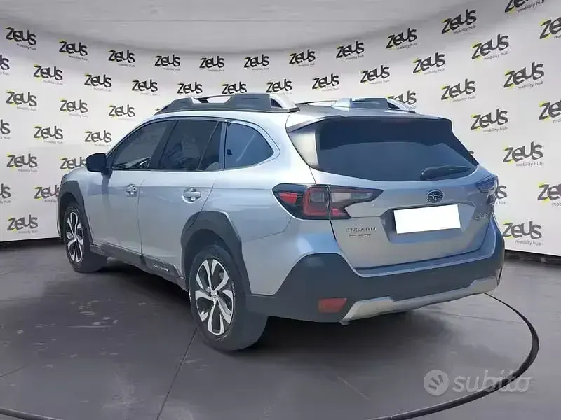 Usata Subaru Outback Premium 169 CV (124 kW) 2023 Grigio Station wagon