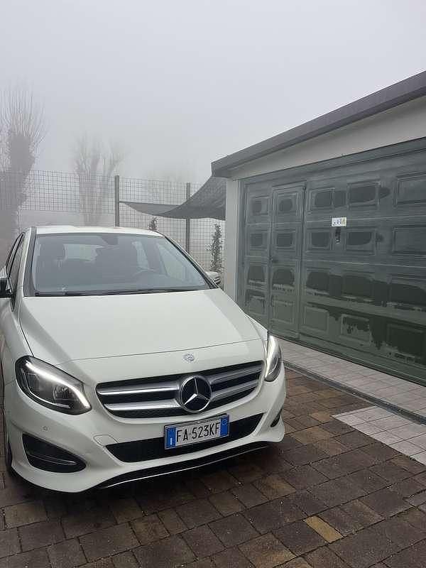 Usata Mercedes B180 109 CV (80 kW) 2015 Bianco Monovolume