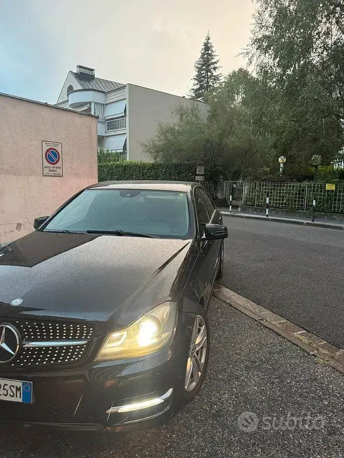 Usata Mercedes C220 170 CV (125 kW) 2012 Nero Berlina