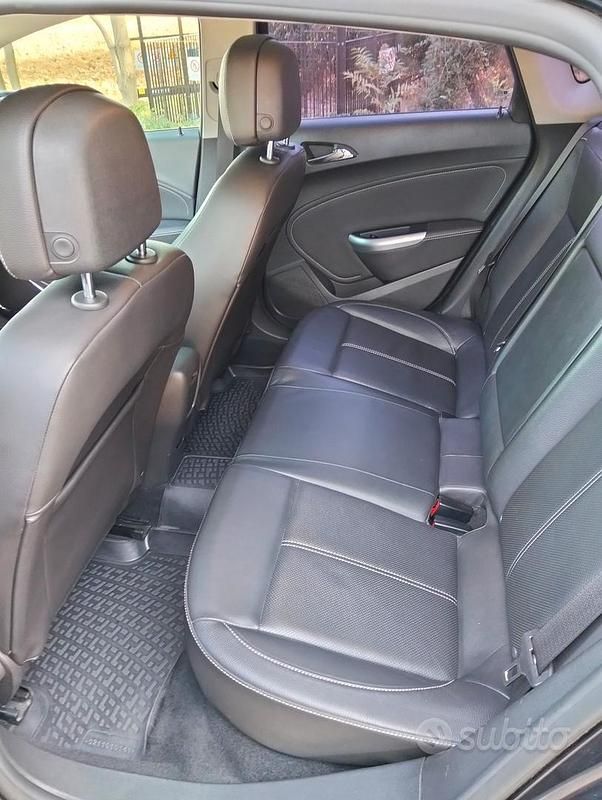 Usata Opel Astra Cosmo 160 CV (117 kW) 2010 Nero Berlina