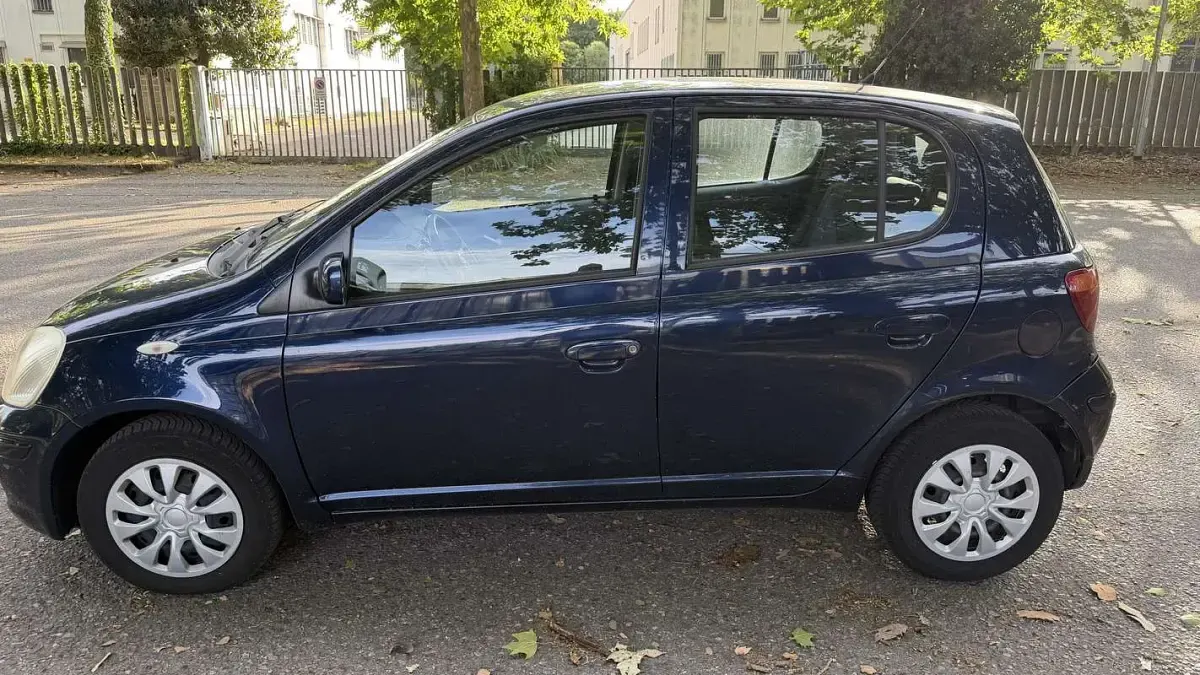 Usata Toyota Yaris Luna 86 CV (63 kW) 2003 Berlina