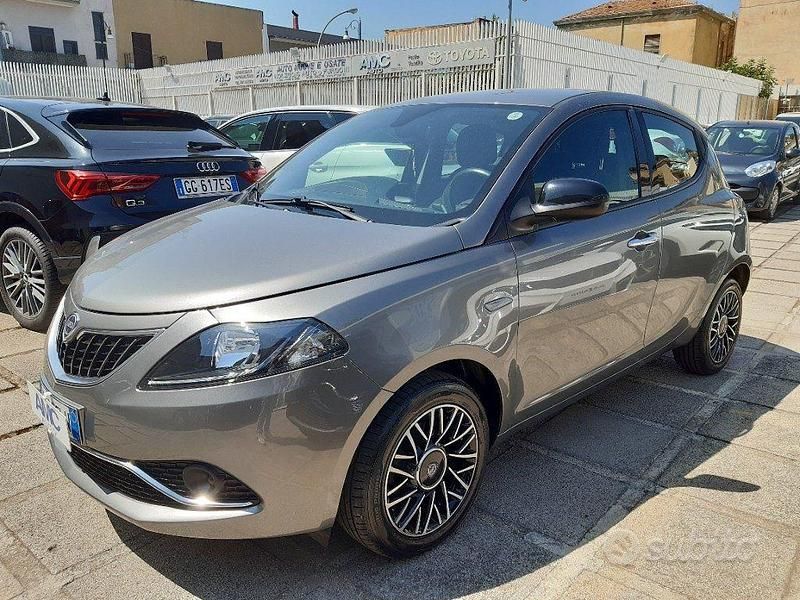 Usata Lancia Ypsilon S 69 CV (50 kW) 2022 Grigio Utilitaria