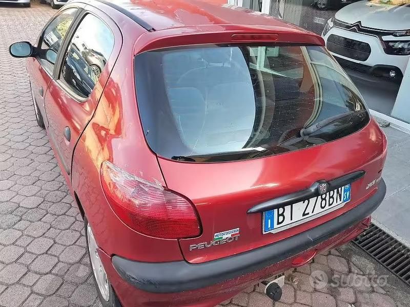 Usata Peugeot 206 68 CV (50 kW) 2002 Bordeaux Berlina