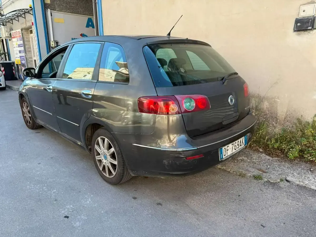 Usata Fiat Croma Emotion 150 CV (110 kW) 2005 Marrone Station wagon