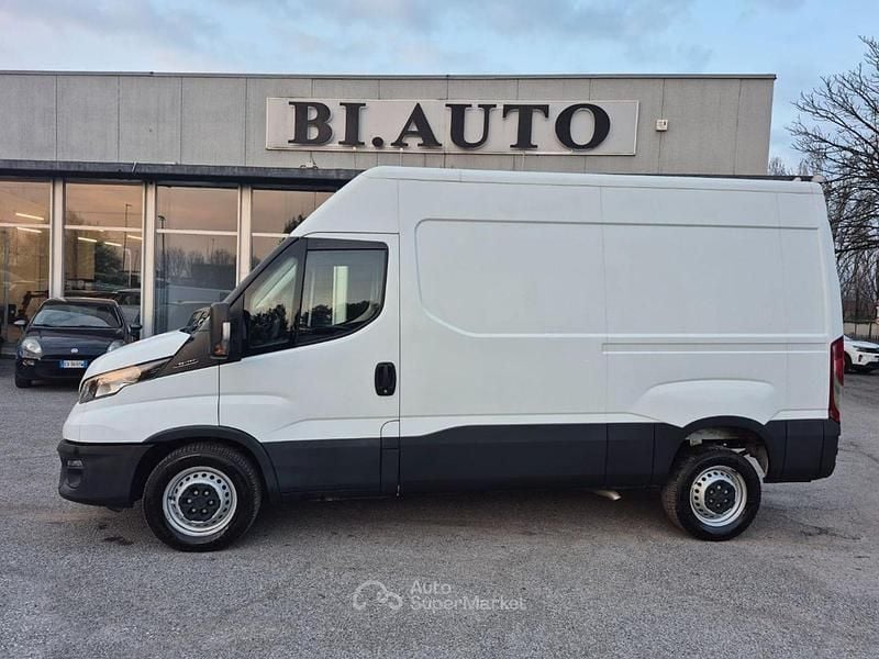 Usata Iveco Daily 116 CV (85 kW) 2020 Bianco Berlina