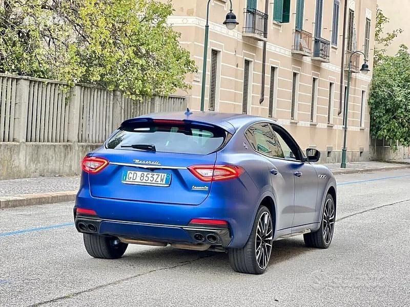 Usata Maserati Levante 581 CV (427 kW) 2021 Blu emoziobe opaco SUV