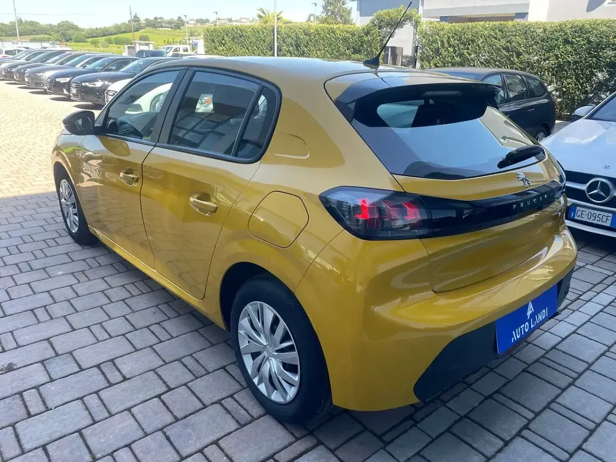 Usata Peugeot 208 Active 75 CV (55 kW) 2022 Arancione Utilitaria