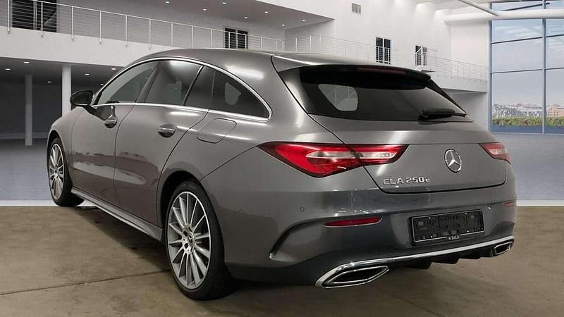 Usata Mercedes CLA250 Premium 160 CV (117 kW) 2023 Grigio mountain Berlina