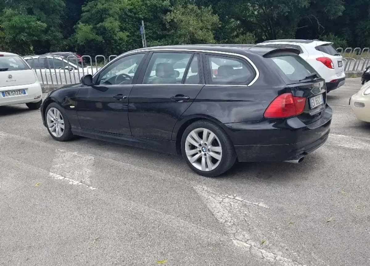 Usata BMW 318 143 CV (105 kW) 2012 Nero Station wagon