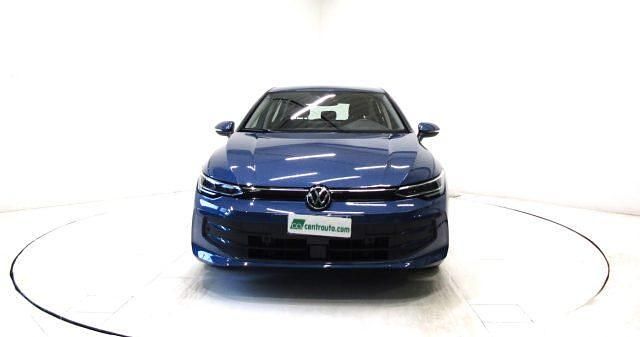 Usata VW Golf VIII Life 116 CV (85 kW) 2025 Blu azzurro Berlina