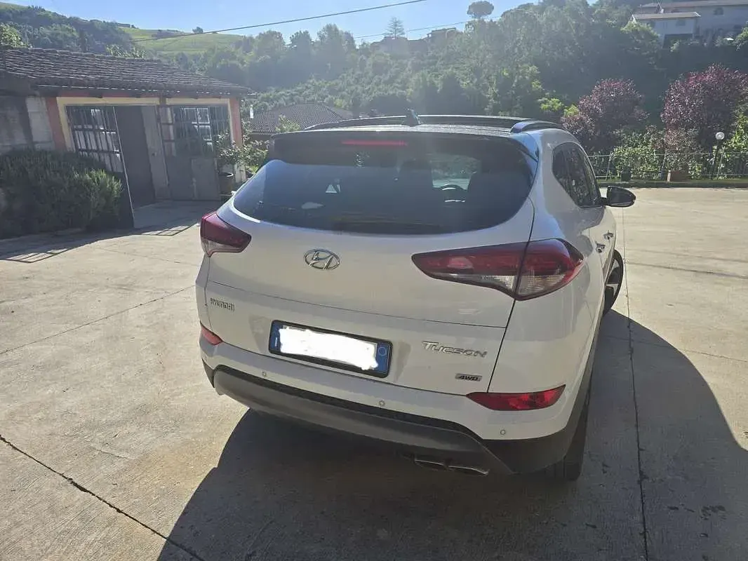Usata Hyundai Tucson Xpossible 136 CV (100 kW) 2016 Bianco SUV