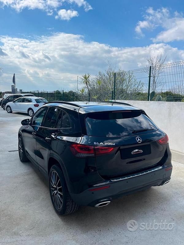 Usata Mercedes GLA200 150 CV (110 kW) 2020 Nero SUV