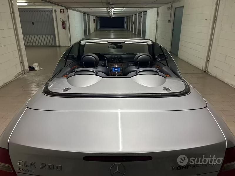Usata Mercedes CLK200 163 CV (119 kW) 2006 Grigio Cabrio