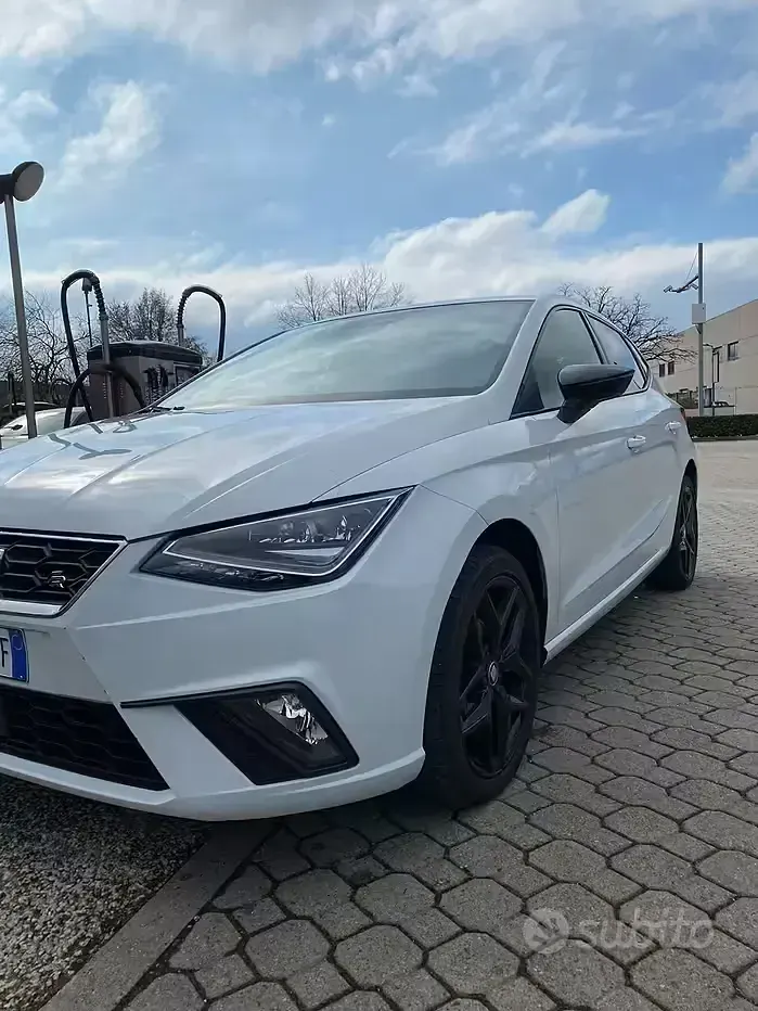 Usata Seat Ibiza 90 CV (66 kW) 2019 Bianco Utilitaria