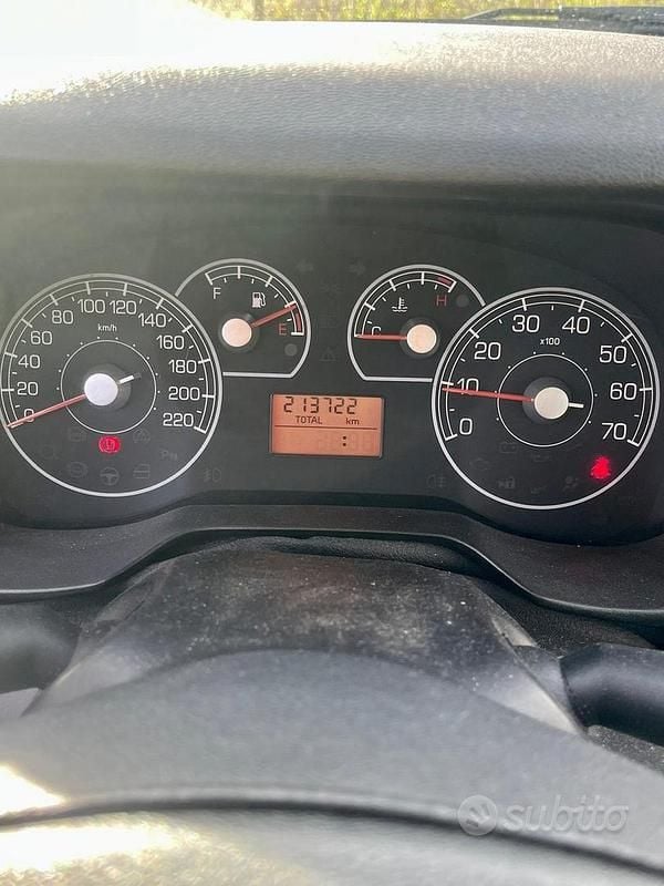Usata Fiat Punto 75 CV (55 kW) 2007 Utilitaria