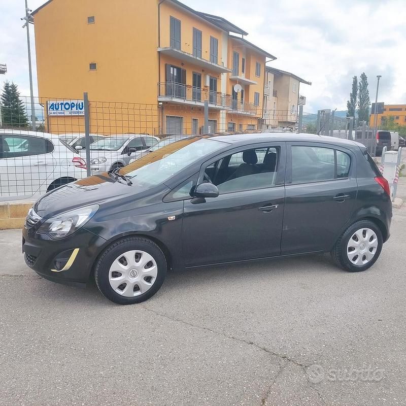 Nero Usata 2014 Opel Corsa Tre volumi | 4990 € (Buon prezzo) - Immagine 1/4