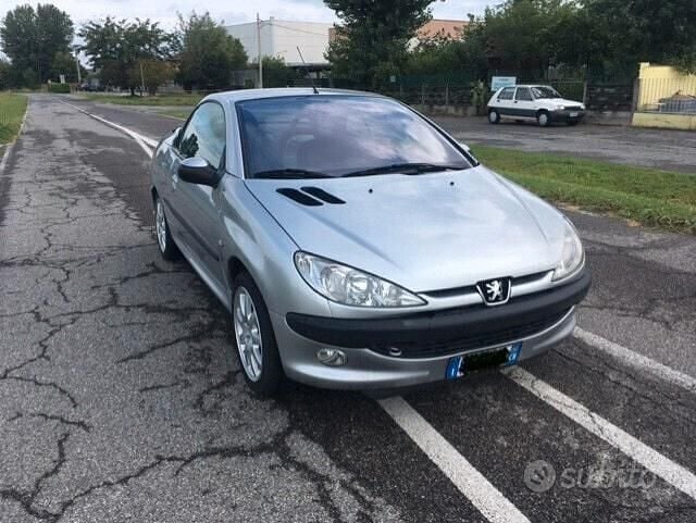 Usata Peugeot 206 CC 108 CV (79 kW) 2001 Grigio Cabrio