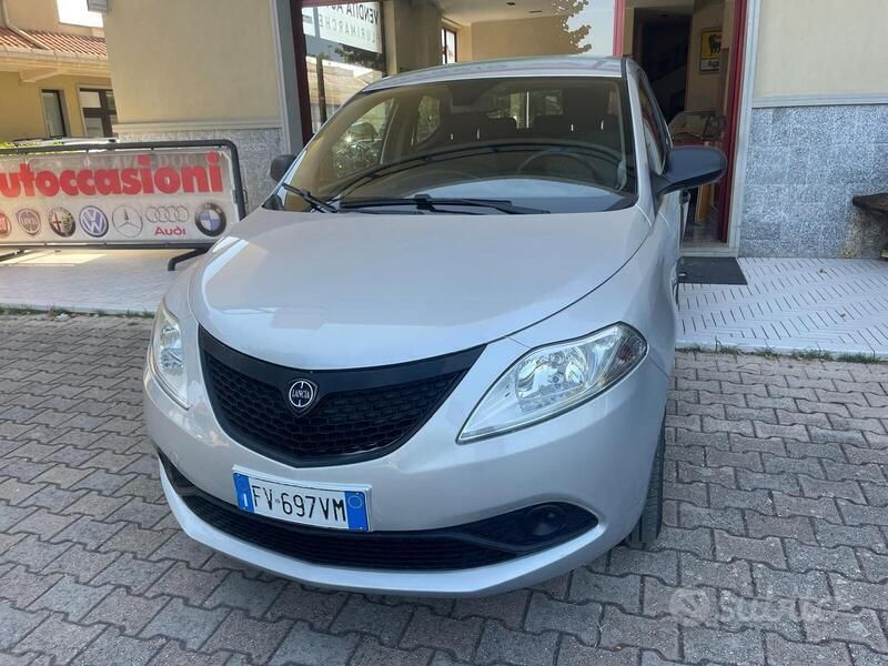 Usata Lancia Ypsilon 69 CV (50 kW) 2019 Argento Utilitaria