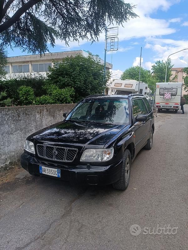 Usata Subaru Forester 160 CV (117 kW) 2001 Nero SUV