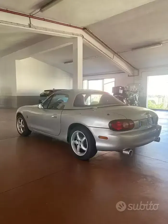 Usata Mazda MX5 110 CV (80 kW) 2005 Grigio Cabrio