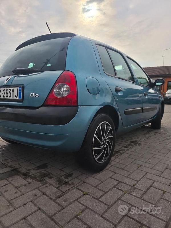 Usata Renault Clio II 75 CV (55 kW) 2003 Verde Berlina