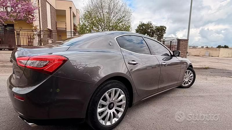 Begagnad Maserati Ghibli 250 HK (183 kW) 2015 Beige Sedan