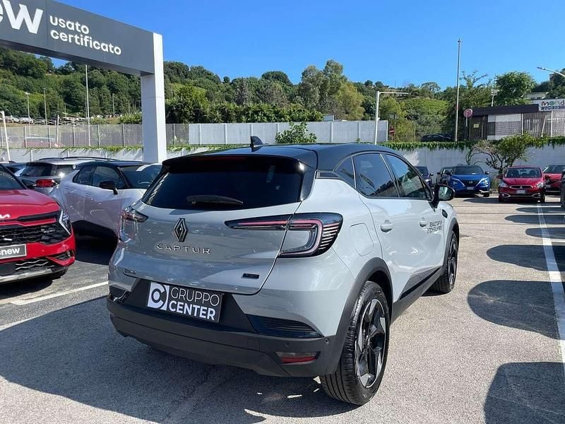 Usata Renault Captur Techno 143 CV (105 kW) 2024 Grigio aviation SUV