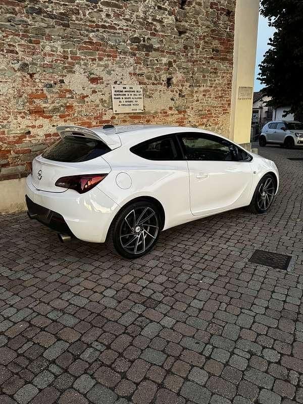 Usata 2017 Opel Astra GTC Cosmo Berlina | 10.000 € (Buon prezzo) - Immagine 1/4