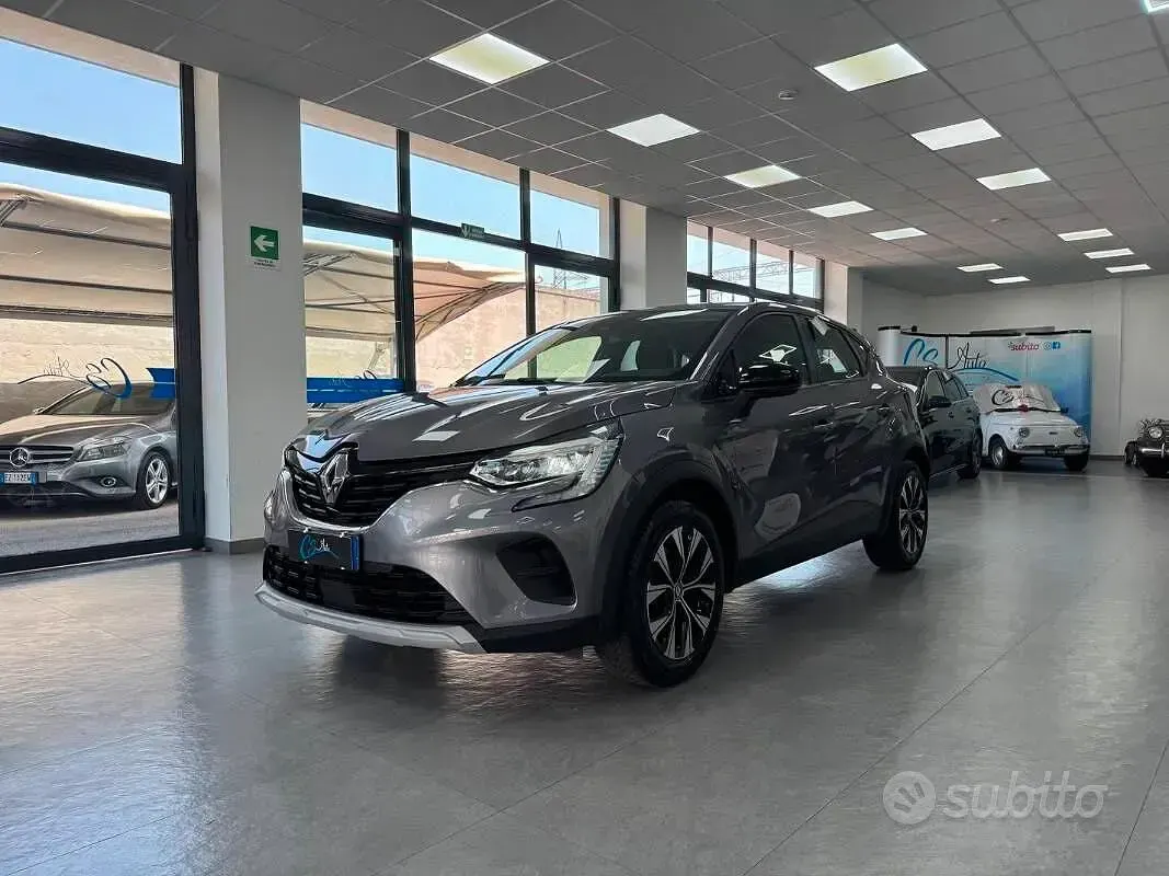 Usata Renault Captur Equilibre 143 CV (105 kW) 2023 Grigio SUV