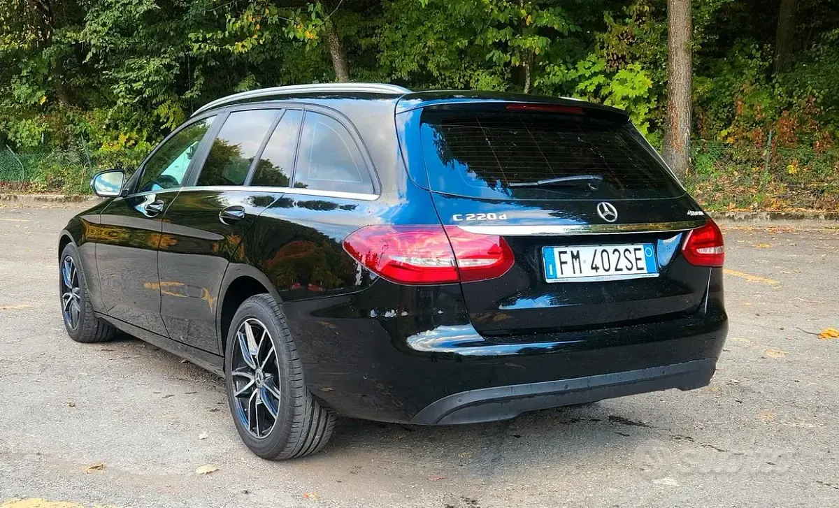 Usata Mercedes 220 Premium 170 CV (125 kW) 2017 Nero Station wagon