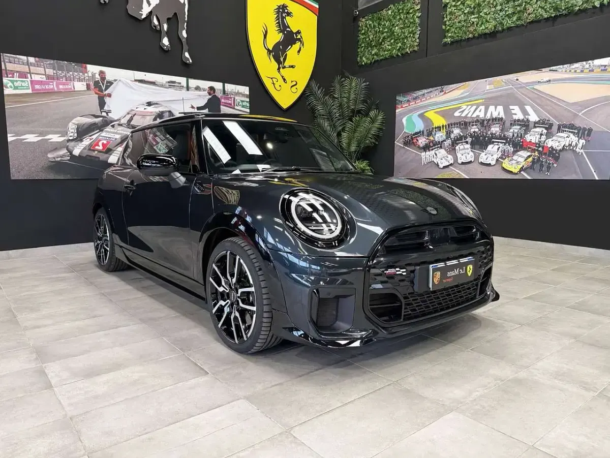 Usata Mini John Cooper Works 204 CV (150 kW) 2025 Legend grey Utilitaria