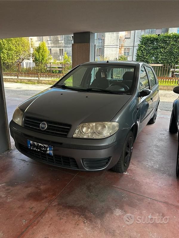 Grigio Usata 2004 Fiat Punto Utilitaria | 900 € (Super prezzo) - Immagine 1/4