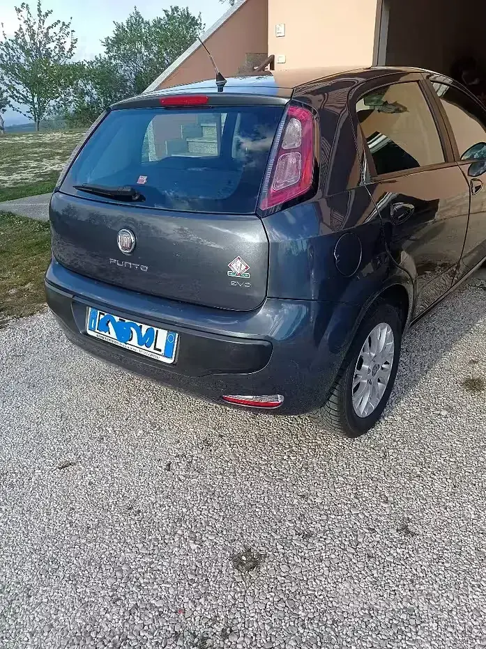 Usata Fiat Punto 95 CV (69 kW) 2011 Bluazzurro Utilitaria