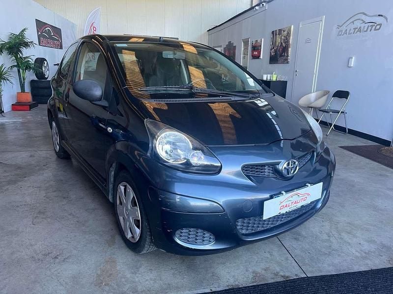 Usata Toyota Aygo Connect Style 68 CV (50 kW) 2011 Grigio metallizzato Utilitaria