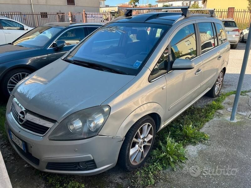 Usata Opel Zafira 120 CV (88 kW) 2006 Grigio Monovolume