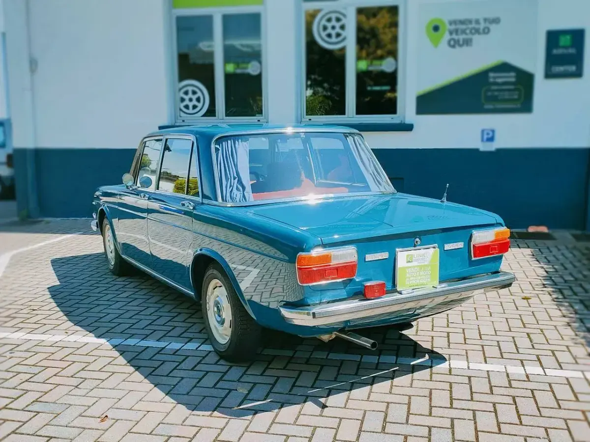Usata Lancia 2000 116 CV (85 kW) 1971 Blu Berlina