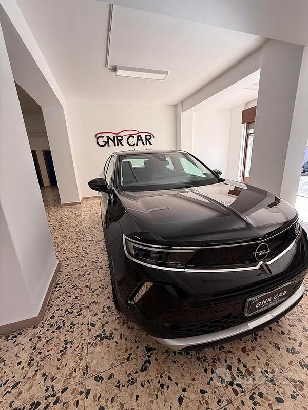 Usata Opel Mokka Elegance 110 CV (80 kW) 2022 Nero SUV