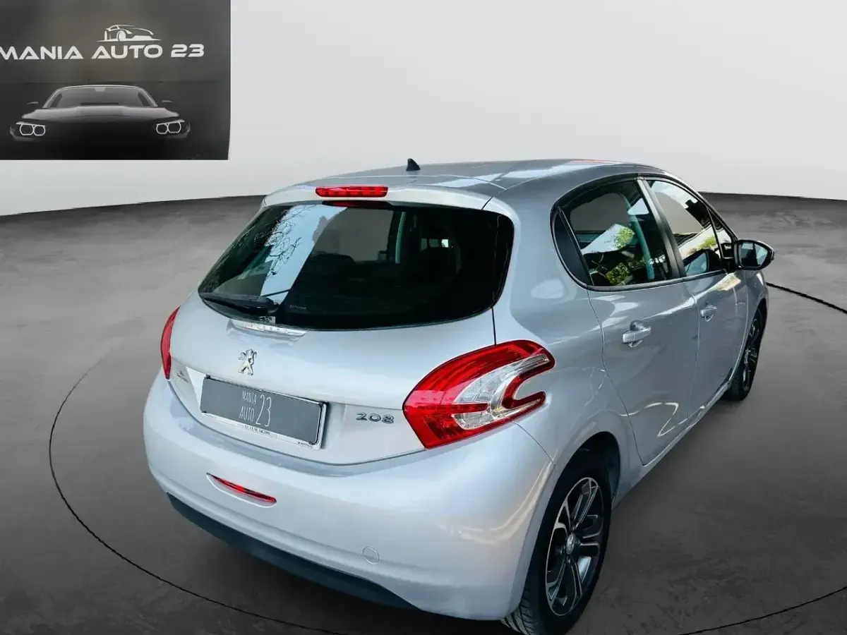 Usata Peugeot 208 91 CV (66 kW) 2015 Argento Utilitaria
