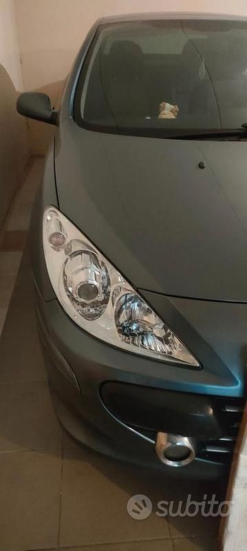 Usata Peugeot 307 CC 109 CV (80 kW) 2006 Grigio Cabrio