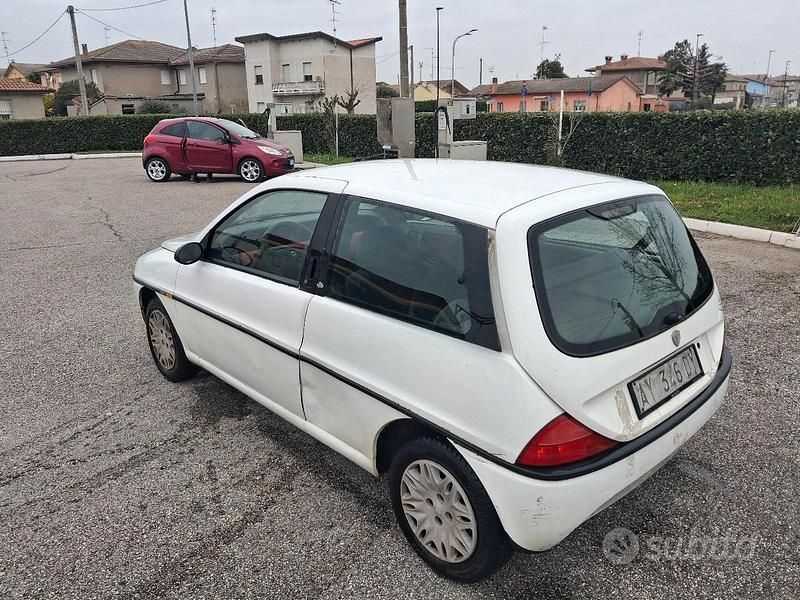 Usata Lancia Ypsilon 54 CV (39 kW) 1998 Bianco Utilitaria
